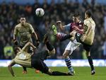 super-fight. Bradford-spillerne vandt langt de fleste nærkampe i semifinalen mod mægtige Aston Villa. 