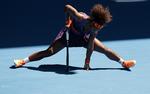 overraskelse. Serena Williams er overraskende ude af Australian Open, og amerikaneren fik sig en rygskade efter en glidetur ved nettet. 