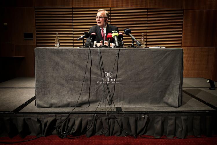 schur. Dongs bestyrelsesformand ved det dramatiske pressemøde, hvor han fortalte om de gyldne lønninger i Dong. (arkiv) 