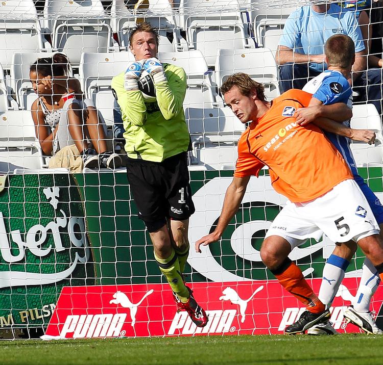 comeback. For femte gang stod Mads Toppel i OB's mål, da HB Køge blev besejret. 