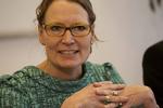 nytænkning. Rigsrevisionen har som noget helt nyt indbudt til et pressemøde i forbindelse med en af sine rapporter. Her er rigsrevisor Lone Strøm, som kommenterer Dong-rapporten. 