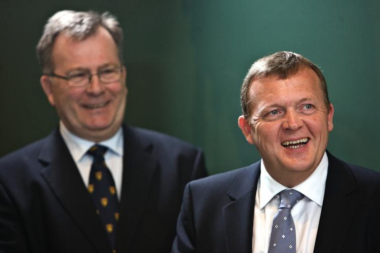 ansvarlige. Claus Hjort Frederiksen og Lars Løkke Rasmussen var begge finansministre i den periode, hvor staten, ifølge Rigsrevisionen, »ikke levede op til de forventninger, der er til den aktive statslige ejerrolle«. 
