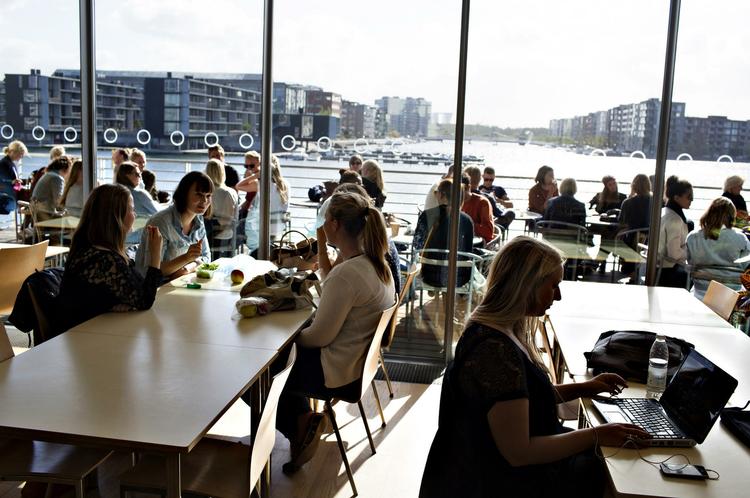 motivation. Lektor igennem 30 år har aldrig mødt en studerende, der ikke ville være hurtig færdig, siger han. 