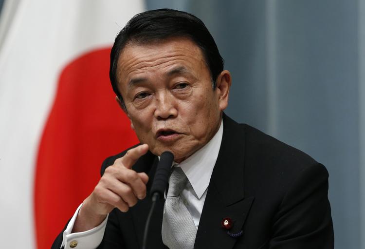 KONTROVERSIEL. Japans finansminister og vicepremierminister Taro Aso til et møde i december. 