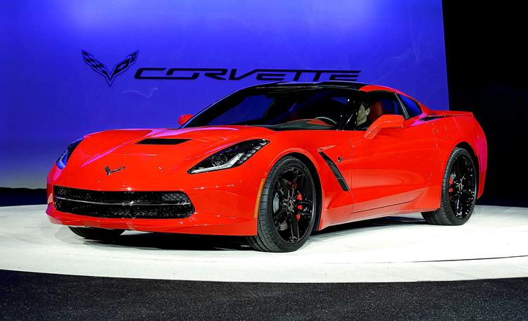Nytolket. På visse områder er den nye Chevrolet Corvette bygget som hidtil. Den har plads til to personer og har en V8-motor ude foran. Men i kabinen skulle den være mere lækkert udført end hidtil. Foto: Paul Sancya/AP 