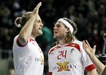 Sådan! Mikkel Hansen (til højre) tiljubler Henrik Møllgaard efter kampen. 