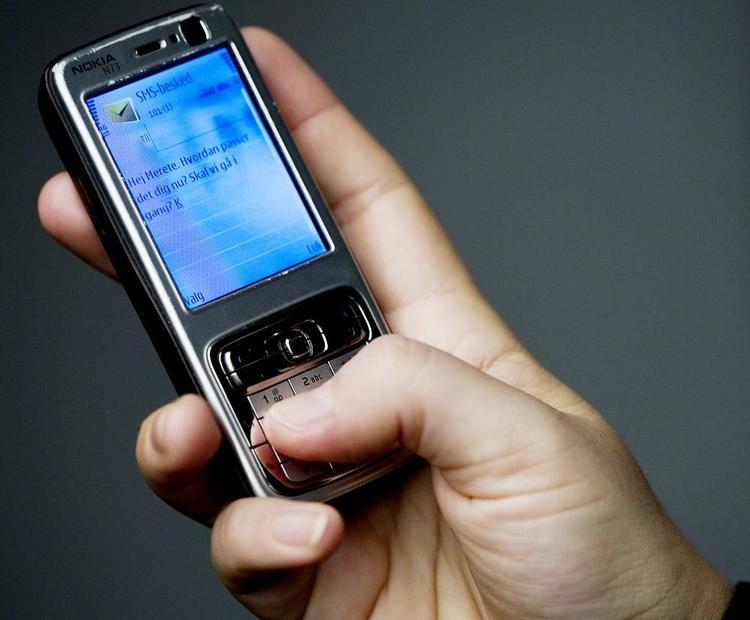 svindel. Falder man for tricket, risikerer man at få en velvoksen mobilregning sidst på måeneden. 