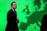 stålfast. David Cameron holdt i går en tale, hvor han sagde, at Storbritannien stiller betingelser for at blive i EU. Og efterfølgende skal aftalen, som briterne måtte indgå med de øvrige EU-lande, til folkeafstemning. 