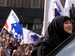tørklæder. Kvindelige fodboldspillere har nu lov til at bære tørklæde under kampe. 