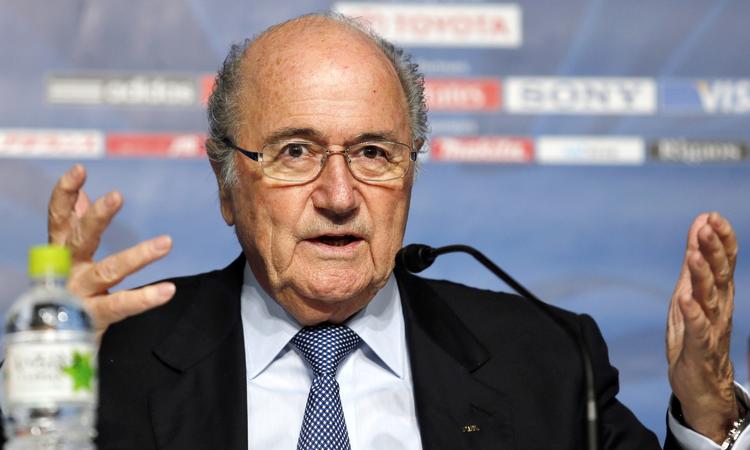 racisme. Fifa-præsident Sepp Blatter har kastet sig ind i kampen mod racisme i fodboldverdenen. 