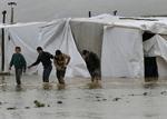 Flygtninge. Lejrene i Syriens nabolande har været ramt af oversvømmelse og kraftigt snevejr. Nu mangler der telte, og FN taler om, at situationen nærmer sig en flygtningekrise. 