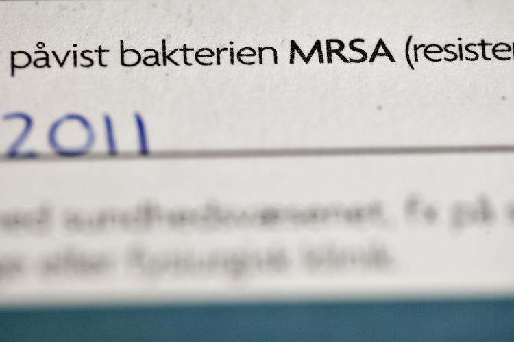 SMITTERISIKO. 'Superbakterie' fundet op sygehus i Danmark. Resistente bakterier, der ikke kan behandles, kan blive en stor trussel, advarer Englands ledende embedslæge. 