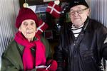 Naboer. Det ville være en skam, hvis alle de små butikker lukkede, mener Hedvig Hansine Sofie Vissing og Sven Lund, derfor har de bevidst valgt at handle ind hos den lokale købmand, selv om de var i bil. 