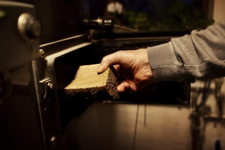 Partikelreduktion. »Det er de bedste testresultater, jeg nogensinde har set«, lyder det fra civilingeniør Kåre Press-Kristensen om den nye brændeovns egenskaber. 