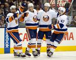 Godkendt. Med to sejre i de første tre kampe i det reducerede grundspil på 48 matcher, kan Frans Nielsen (t.v.) og NY Islanders være godt tilfredse. 