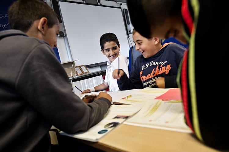 Vrede. Oppositionspartierne er vrede over, at de ikke er blevet taget med på bud om forsøg med modermålsundervisning til 30 millioner kroner. 