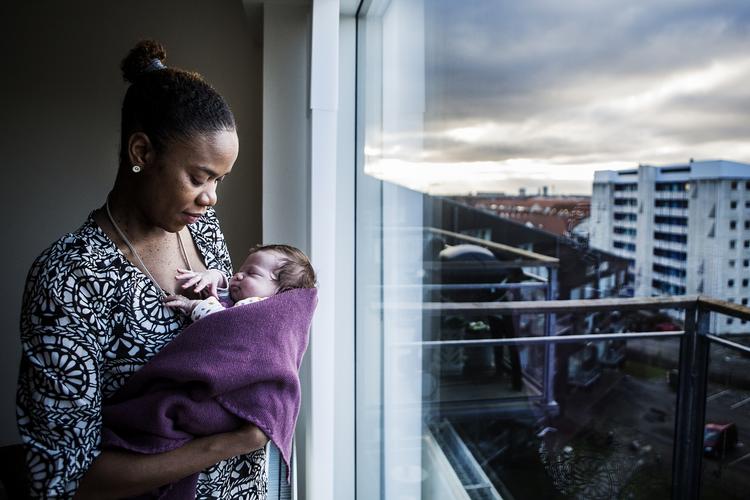 Lettelse. Siden kort før jul har Marie Sorivelle haft en udrejsedato hængende over hovedet. Nu er hun familiesammenført med sin danske mand, Bo Dalsgaard, og kan blive med ham og parrets datter i Danmark. 