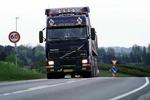 ikon. Volvo har skudt omkring fem milliarder kroner ind i købet af en kinesisk lastbilvirksomhed, og det får det svenske bilikon til at vokse til verdens største producent af de tungeste lastbiler. 
