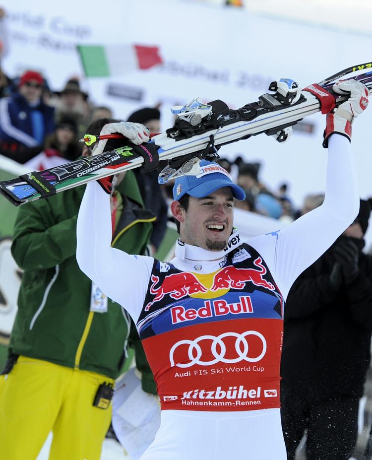 styrtløb. Dominik Paris fører overraskende World cup efter sejren i Kiitzbühel. 
