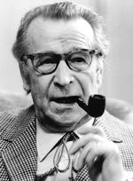 Alias. Som sin hovedperson kommissær Maigret, her i 1981, satte også Georges Simenon pris på en pibe tobak.