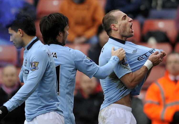 stærk. Manchester Citys Pablo Zabaleta kronede en flot indsats med sejrsmålet mod Stoke fem minutter før tid. 
