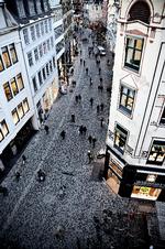 renoverede Kultorvet, Hauser Plads og Købmagergade er et af byens centrale handelsstrøg. 