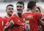 pinligt. Milton Keynes Dons-spillere nåede at føre med 4-0 mod overmagten fra Premier League, før QPR fik reduceret. 