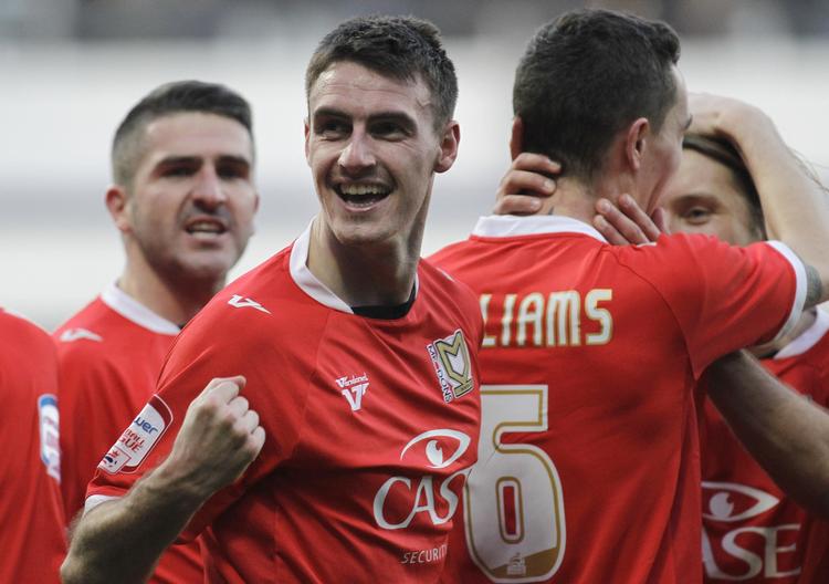 pinligt. Milton Keynes Dons-spillere nåede at føre med 4-0 mod overmagten fra Premier League, før QPR fik reduceret. 