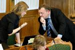 Enhedslisten og Venstre er begge bekymrede for den potentielle udvinding af uran i Grønland. 