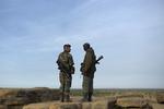 MILITÆRAKTION: Et par soldater fra Frankrig og Mali fotograferet under fremrykningen mod militante muslimer i den nordlige del af det vestafrikanske land. 