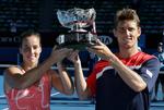 sammenhold. Jarmila Gajdosova og Matthew Ebden blev begge slået ud i første runde af singleturneringen, men sammen formåede de at vinde Australian Open. 