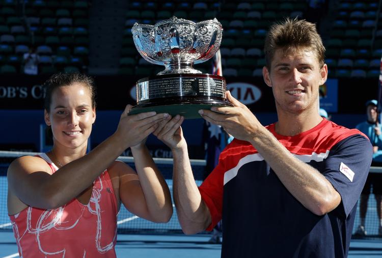 sammenhold. Jarmila Gajdosova og Matthew Ebden blev begge slået ud i første runde af singleturneringen, men sammen formåede de at vinde Australian Open. 