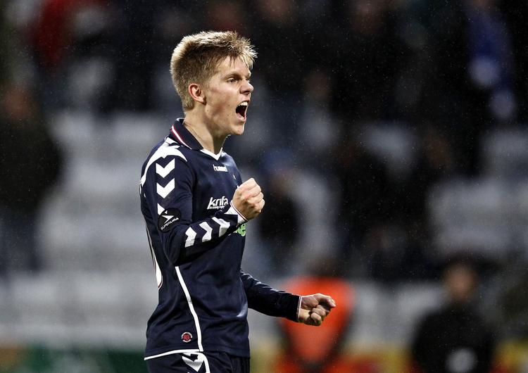 Topscorer. Med 14 mål i efteråret er Aron Johannsson delt topscorer med FCK'eren Andreas Cornelius. 