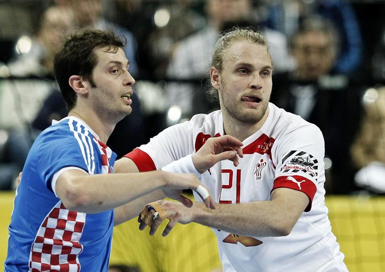 FINALE-KAMP. Under semi-finalen var Henrik Møllgaard i kamp mod kroatien. I dag har TV2 og DR sin egen kamp om seerne. 