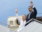 Toppolitik. HIllary Clinton og Barack Obama er her på vej om bord på 'Air Force One' på vej til Myanmar. Spørgsmålet er, om Hillary Clinton en dag selv kommmer til at råde over det berømte fly. 