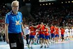 UTILPAS. Mens spanierne jublede trak Ulrik Wilbek sig tilbage, fordi han fik det dårligt efter finalen. 