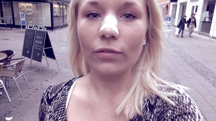 Medier. DR3 har premiere i aften. Bl.a. med et program, hvor man følger Danielle på 21 år, som tager til Tyrkiet for at få lavet sin næse mindre. 