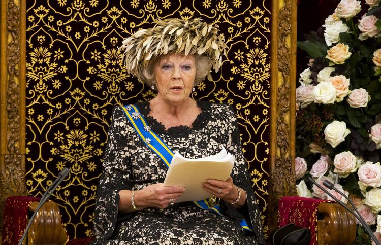 Overlevering. Så er det tilsyneladende tid for dronning Beatrix at give faklen videre. 