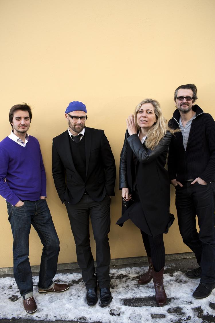Udbrydere. En gruppe filminstruktører og filmproducenter har slået sig sammen i andelsselskabet Creative Alliance. Nogle af medlemmerne er (fra venstre) Nikolaj Vibe Michelsen, Ole Christian Madsen, Lone Scherfig og Per Fly. 