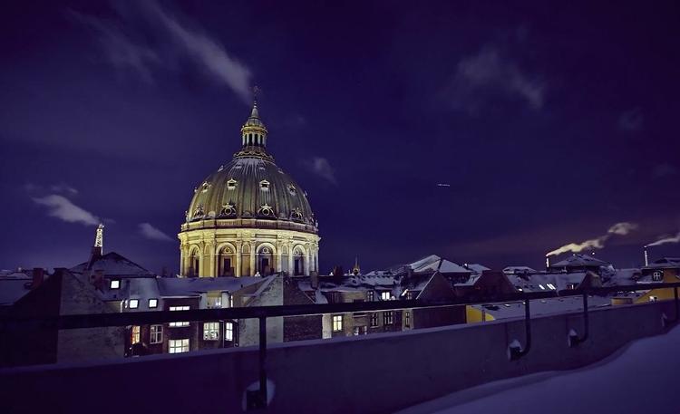Scenisk. København er en smuk by, og med en stribe timelapse-sekvenser er det lykkes Esben Zøllner Olesen ganske godt at portrættere Danmarks hovedstad. 