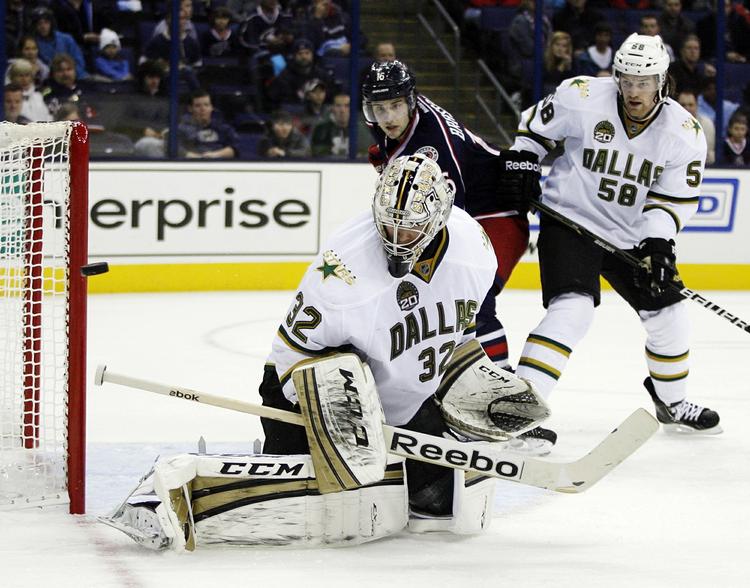 REDNING. I kampen mod Columbus Blue Jackets leverede Kari Lehtonen er usædvanlig redning. 