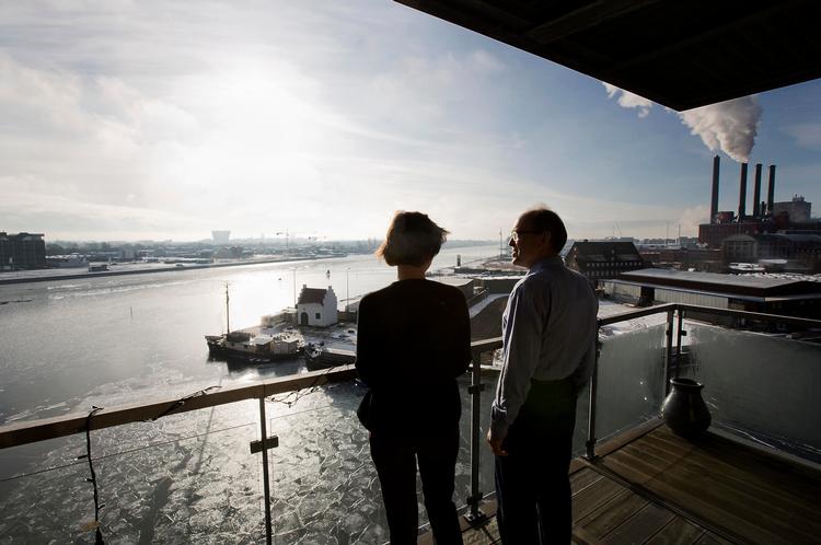 Omvæltning. Susanne Bro og hendes mand, Peter Mikkelsen bor ved siden af det kommende byggeri. 