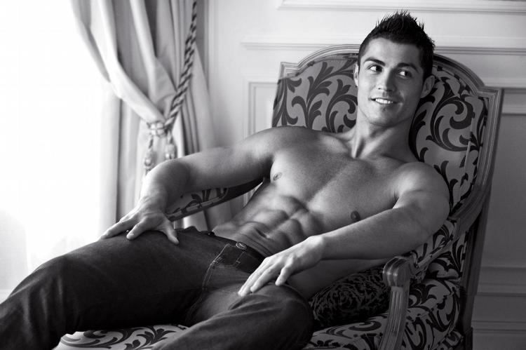 Model. Cristiano Ronaldo har været en af frontfgurerne for modefirmaet Giorgio Armani. Nu skal han promovere dansk mode. 
