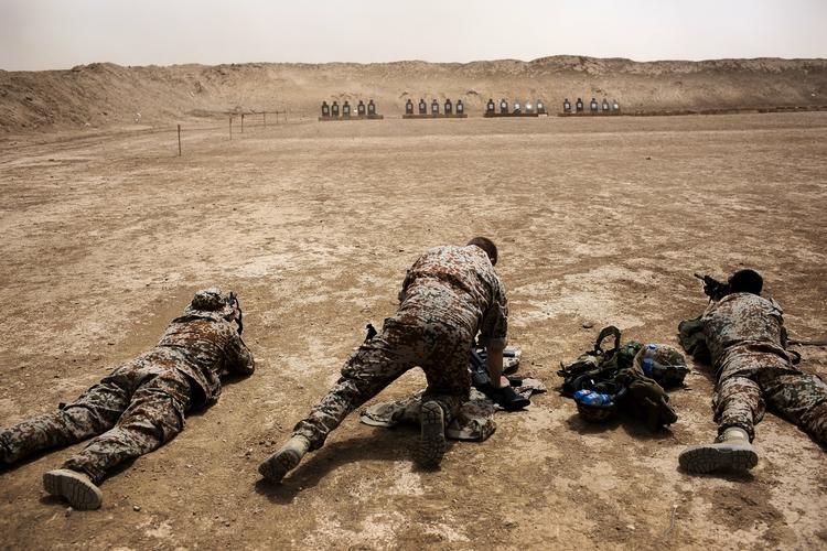 Tilbagetrækning. Danske tropper skal ud af Afghanistan, og ansvaret skal overlades til afghansk militær. 