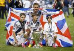ledig. David Beckham med sine tre sønner ved en af englænderens sidste kampe for LA Galaxy i december sidste år. 