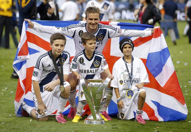 ledig. David Beckham med sine tre sønner ved en af englænderens sidste kampe for LA Galaxy i december sidste år. 