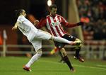 uafgjort. Sunderlands Steven Fletcher (th) fik ikke meget at arbejde med i kampen mod Swansea, som fik lov at dominere store dele af opgøret. 
