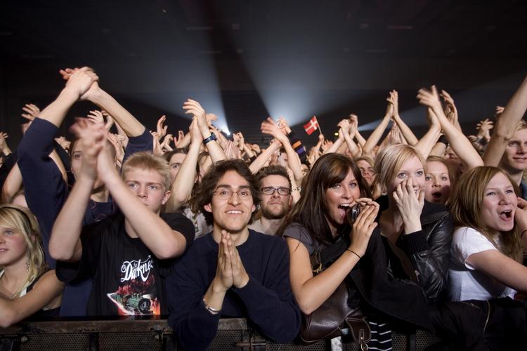 Tillid. Forbrugerne glemmer ikke så let, og de har ikke glemt, hvordan pladebranchen for år tilbage forfulgte musikelskere i jagt på profit. I dag er branchen befolket af helt andre typer og har fortjent et bedre omdømme. 