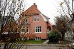 Salgbarhed. Et hus tager sig bedre ud med grøn græsplæne og sol i haven end med udbredt  vintervissenhed. 