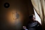SMUGKIG. På det nye site kan civile såvel som etablerede kunstnere få et kig på unges kunst. Kendte kunstnere vil hver måned komme med deres bud på 'månedens navn' - i februar måned er det  forsanger i bandet 'I Got You On Tape' - Jacob Bellens. (arkivfoto) 